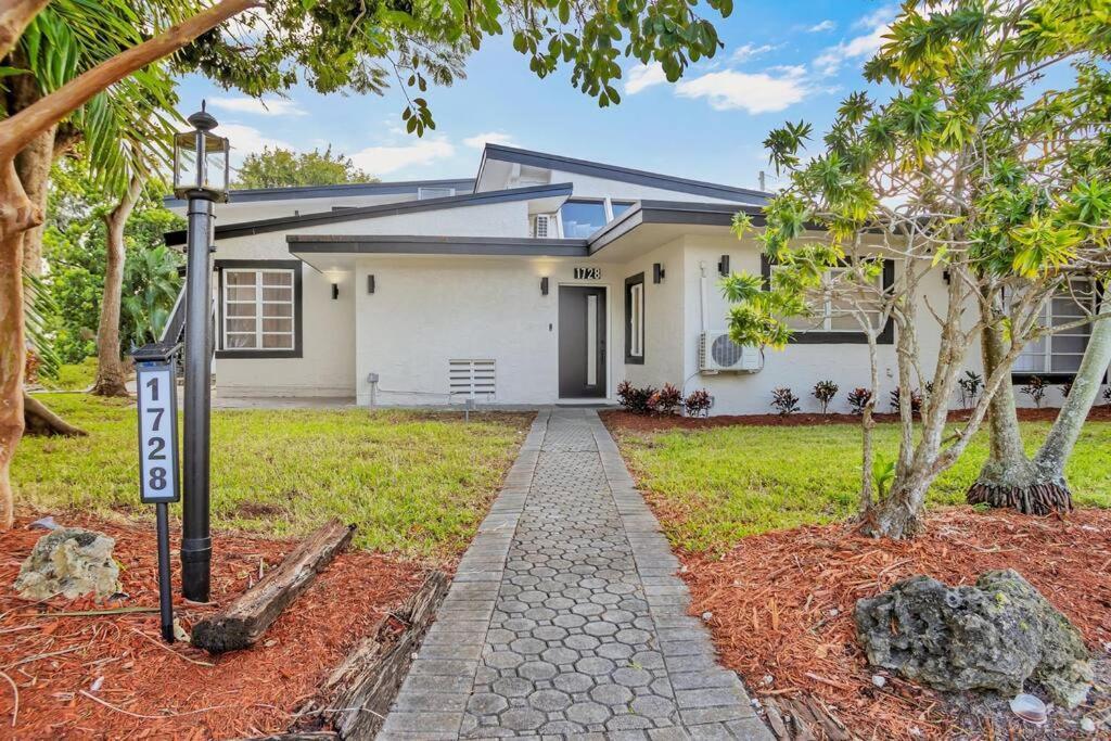 Stunning 2 Story Villa With Pool Fort Lauderdale Exterior photo