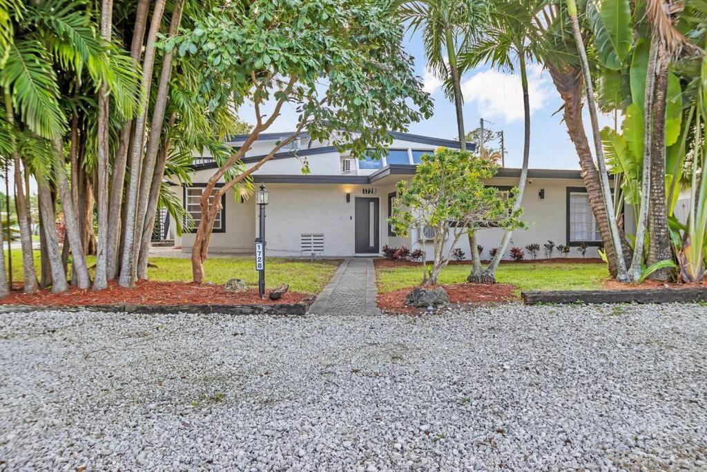 Stunning 2 Story Villa With Pool Fort Lauderdale Exterior photo