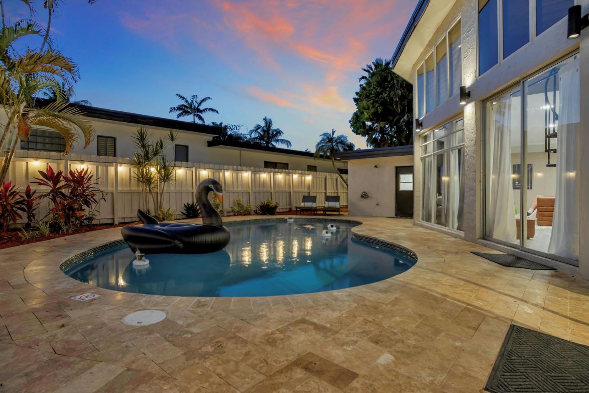 Stunning 2 Story Villa With Pool Fort Lauderdale Exterior photo
