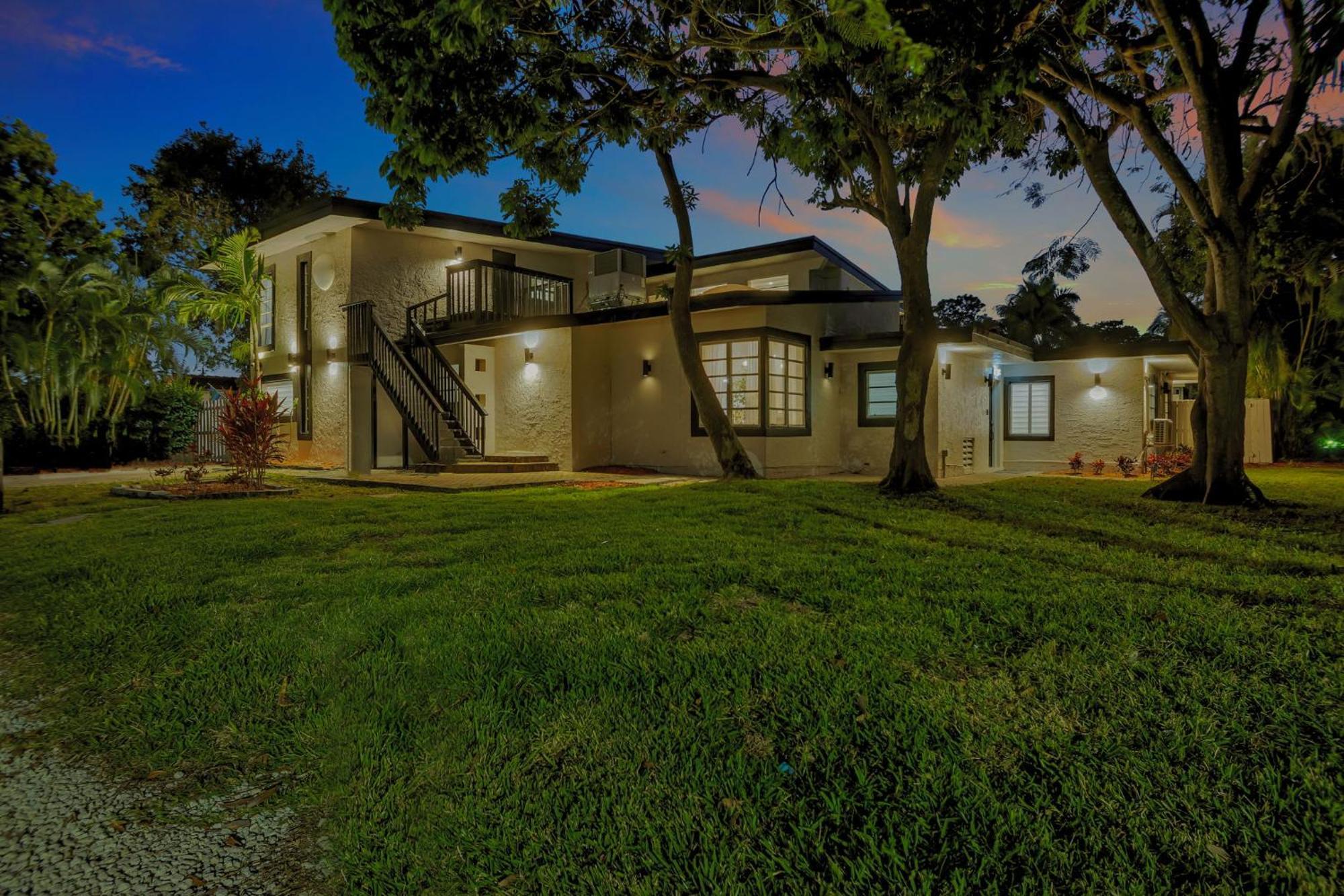 Stunning 2 Story Villa With Pool Fort Lauderdale Exterior photo